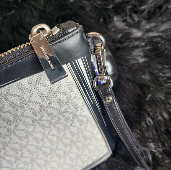 Brushstroke Michael kors xl wristlet. - Picture 2 of 5